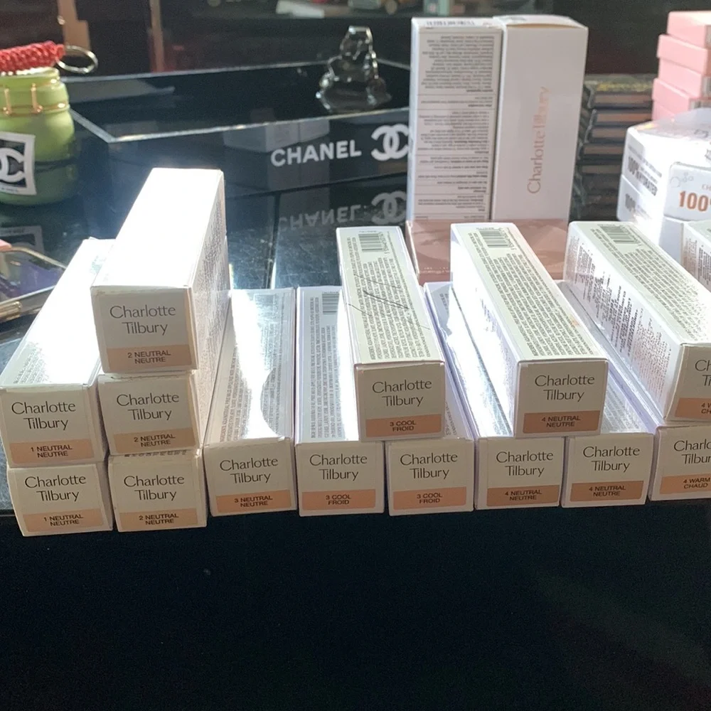 Charlotte Tilbury CHARLOTTE'S BEAUTIFUL SKIN FOUNDATION 1-2-3-4-5-6-7-8-9 - Picture 10 of 12